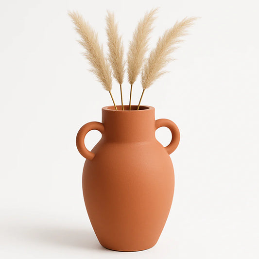 Terracotta vase ‘Solea’ with pampas grass